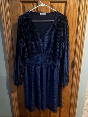 Hotouch Navy Velvet V-Neck Long Sleeve Dress